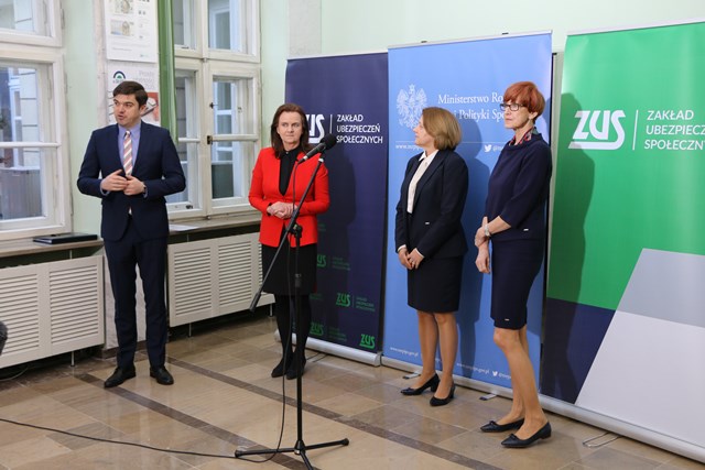 Konferencja prasowa podsumowującej przywrócenie wieku emerytalnego i wprowadzenie e-Składki konferencja prasowa podsumowującej przywrócenie wieku emerytalnego i wprowadzenie e-Składki