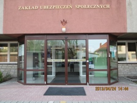 wejście do ddziału ZUS, drzwi automatyczne